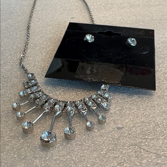 2 PIECE CLEAR RHINESTONE EARRING AND NECKLACE SET - Picture 13 of 13